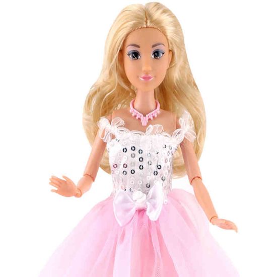 صورة ميرا - دمية كلاسيكية أنيقة بفستان أبيض كامل